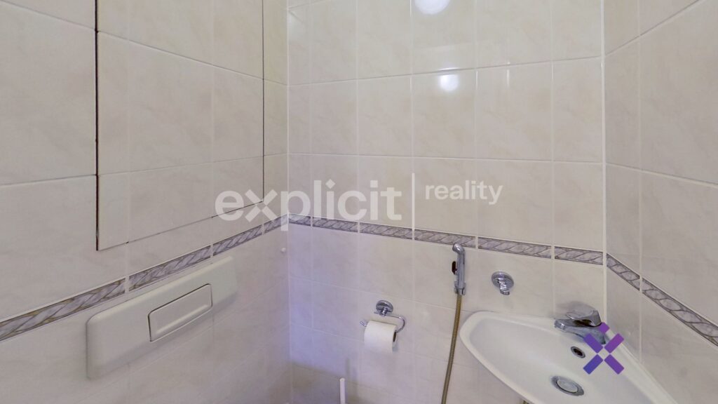 Kovarska-Bathroom-1.jpeg